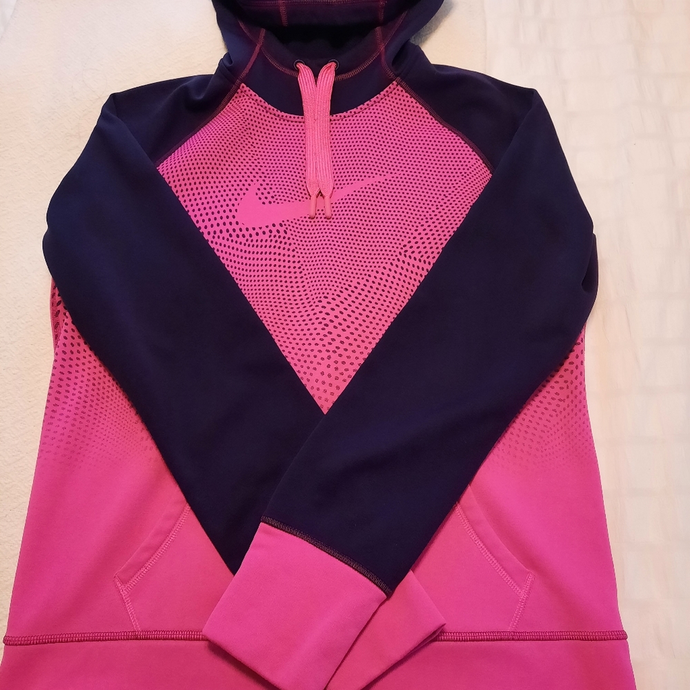 Women's medium Nike thermafit hoodie